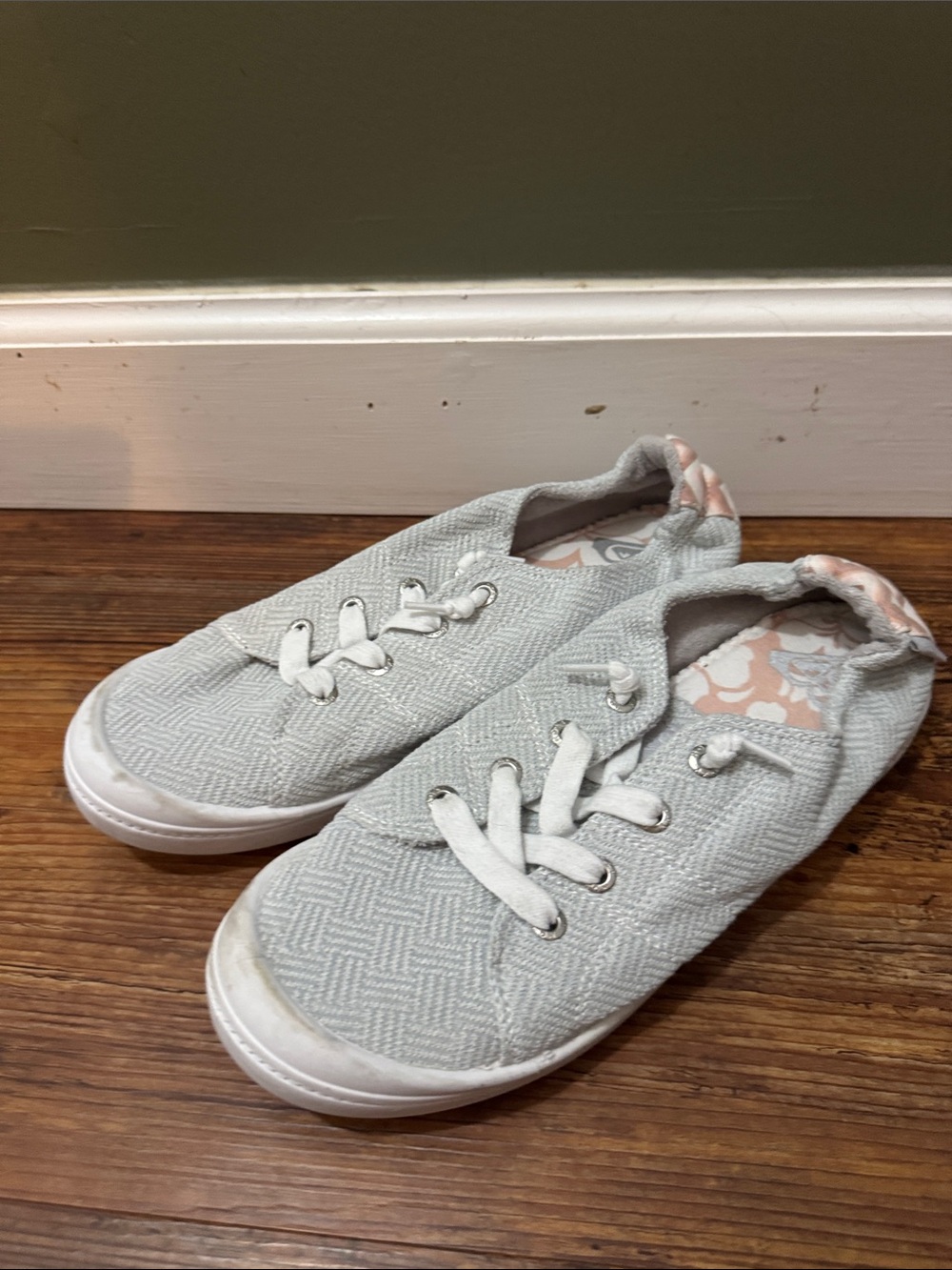 Roxy Light Gray Slip-On Sneakers with Floral Lining